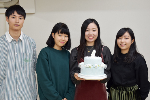 織田製菓専門学校_校内コンクールで受賞した学生たち