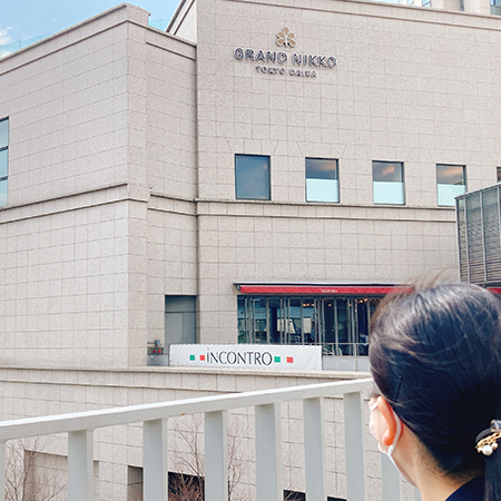 織田製菓専門学校の製菓コースの学生の卒業旅行の様子